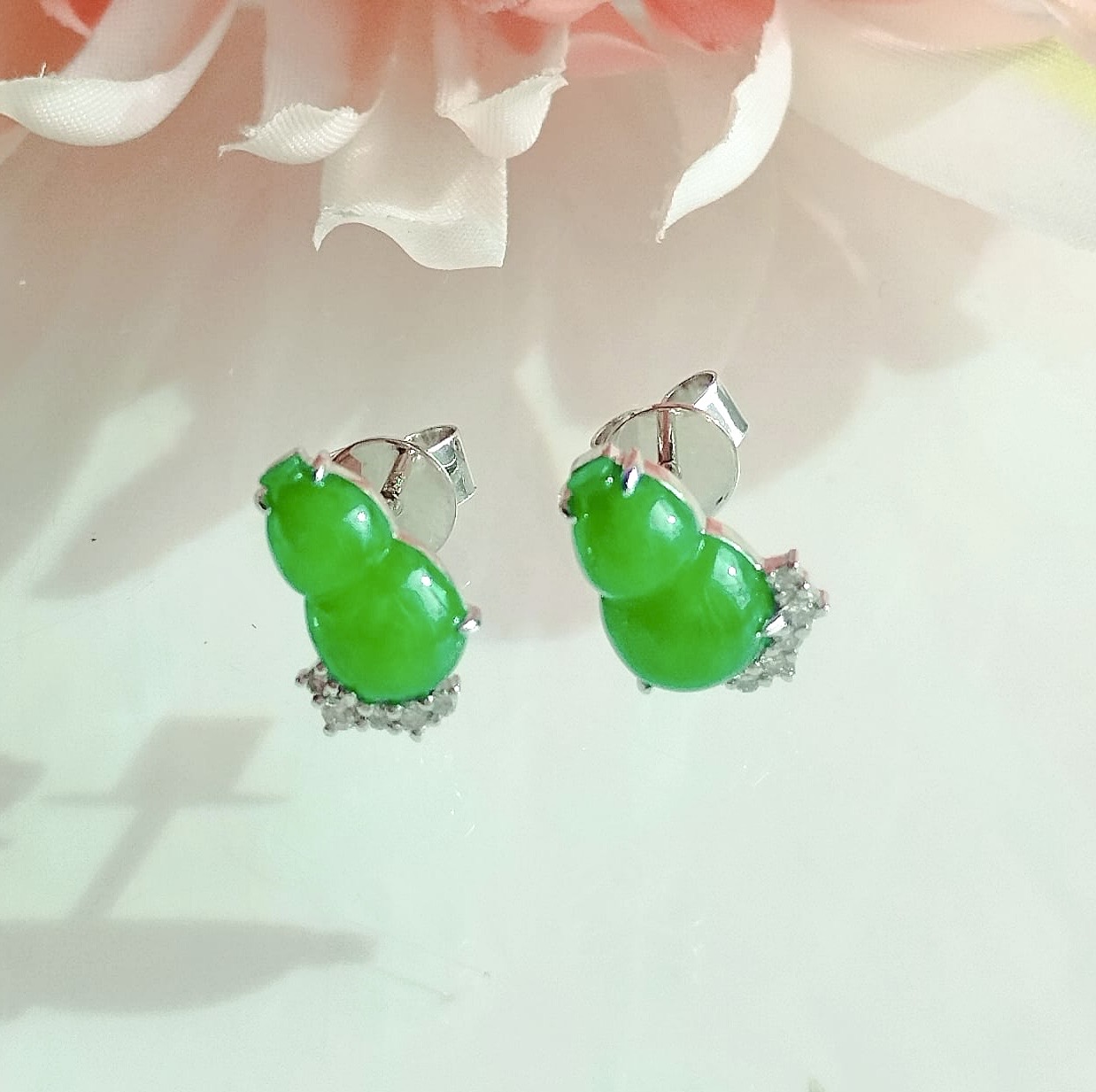 18K White Gold Hulu Jade Earrings (PJA01085)