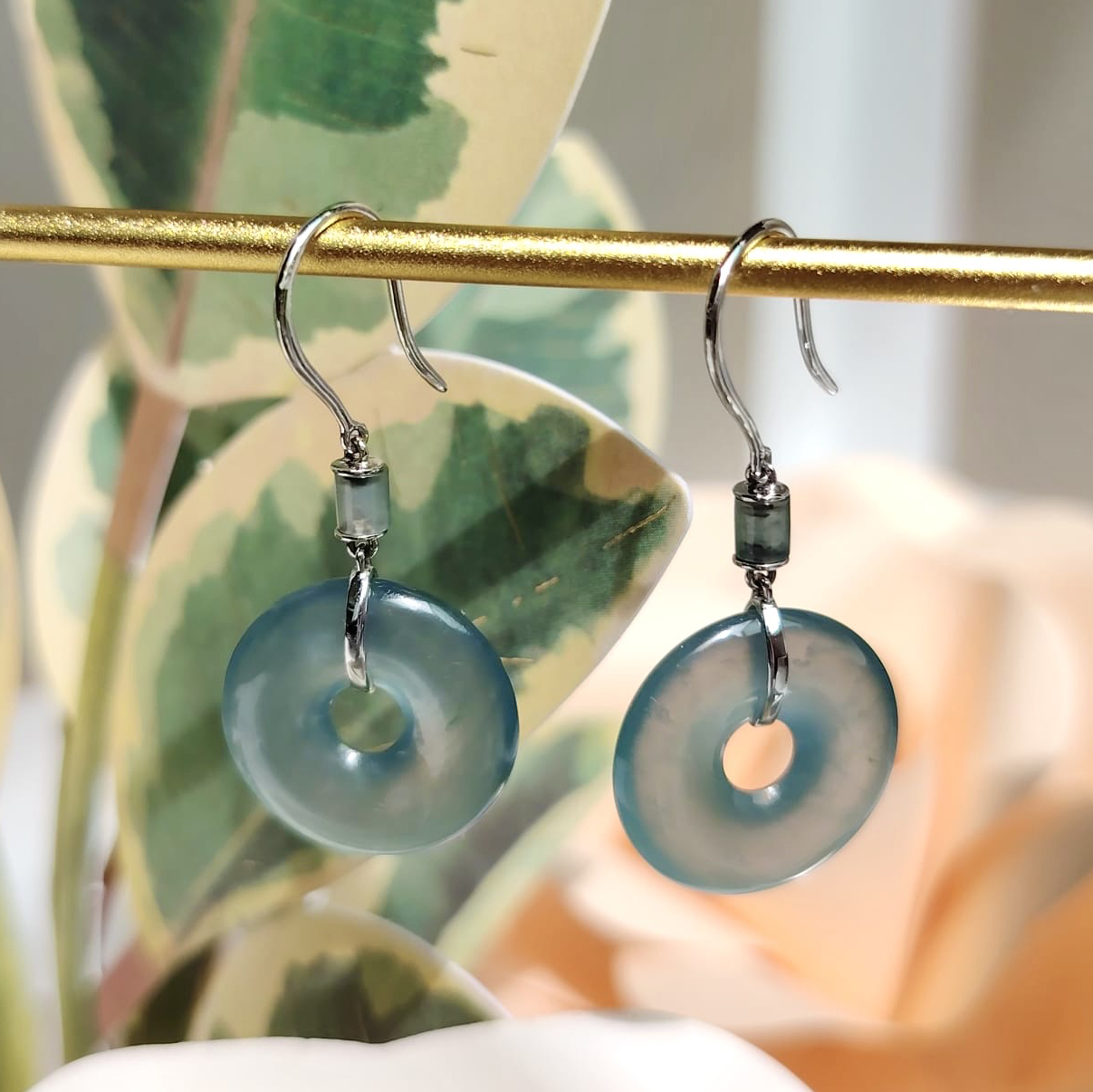 18K White Gold Bluish Donut Earrings (PJA01177)