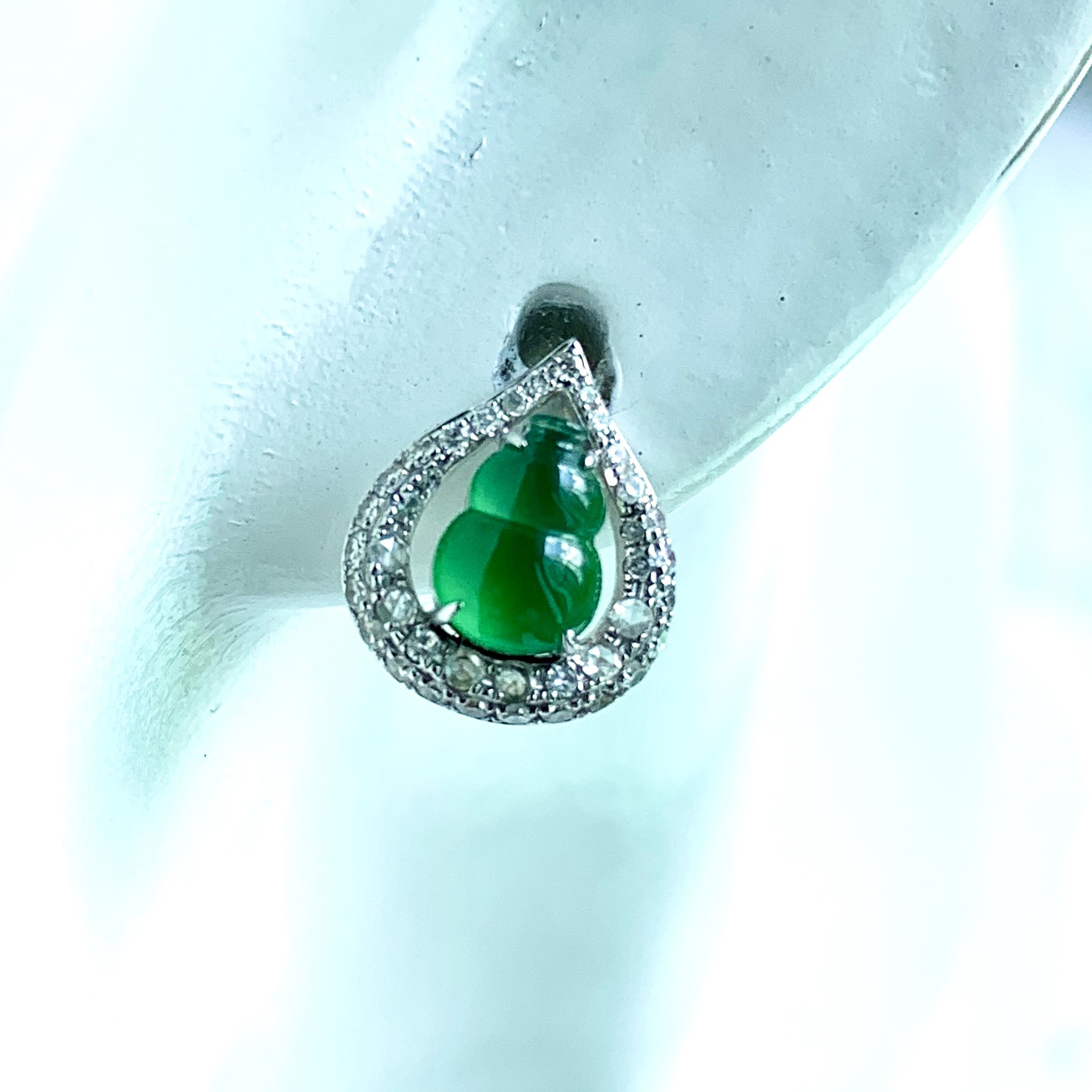 18K White Gold Green Gourd “葫芦” Earrings (PJA00995)