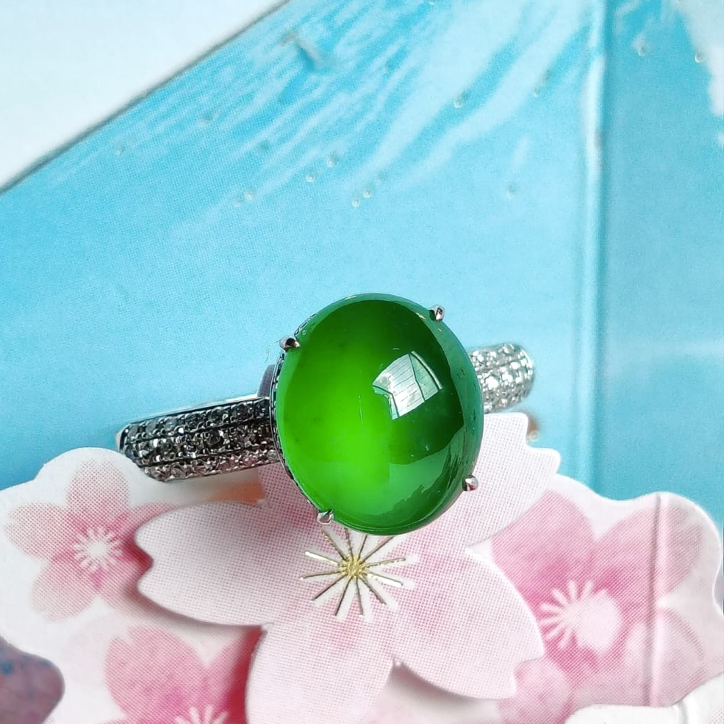 18K White Gold Green Cabochon Jade Ring (PJA00655)