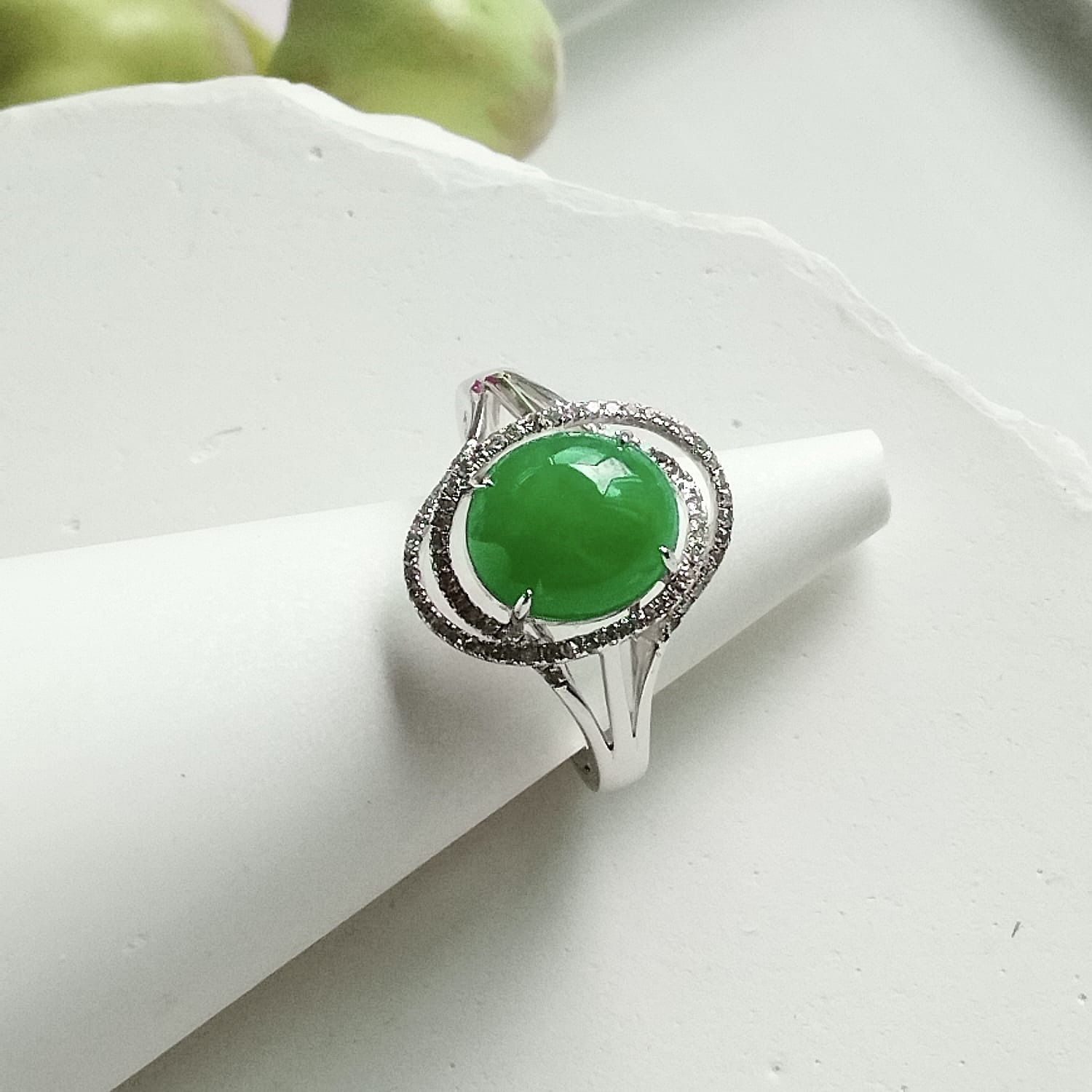 18k White Gold Green Cabochon Jade Ring (PJA00930)