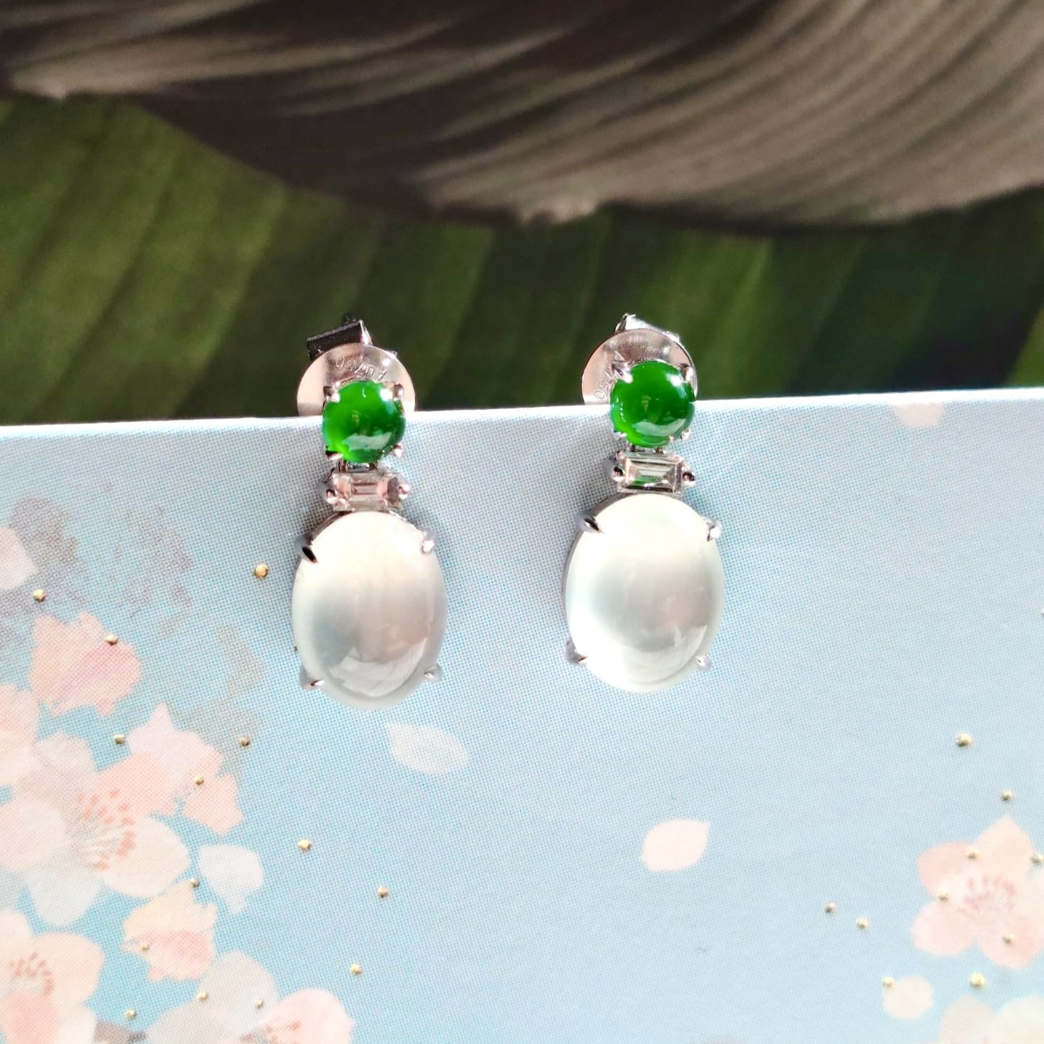 18K White Gold Icy Colorless Cabochon Jade Earrings (PJA01340)
