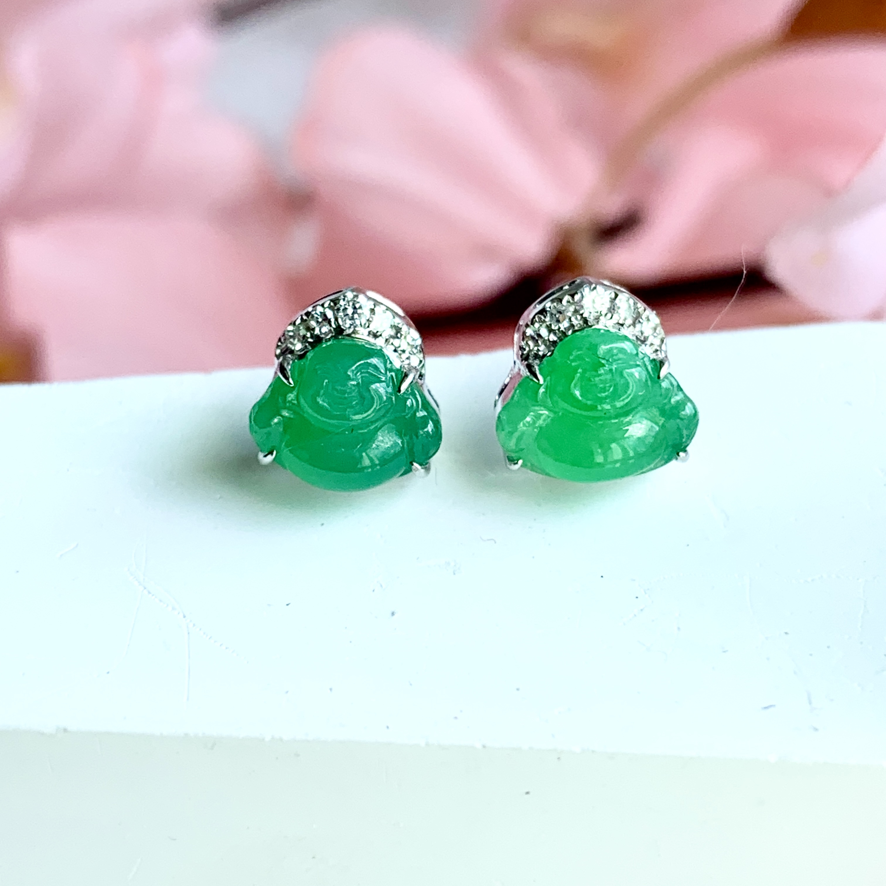 18K White Gold Green Laugh+B2:B25ing Buddha Earrings (PJA01159)