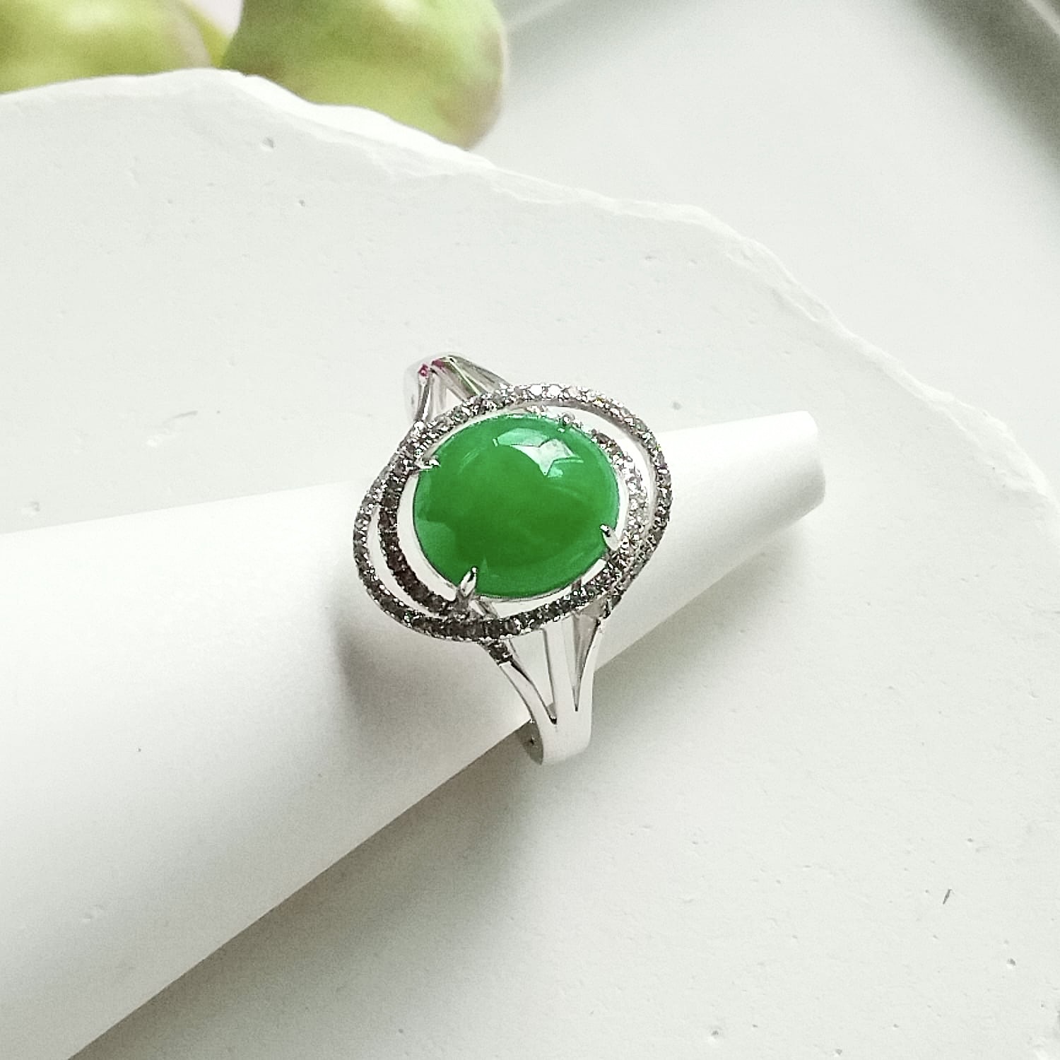 18k White Gold Green Cabochon Jade Ring (PJA00930)