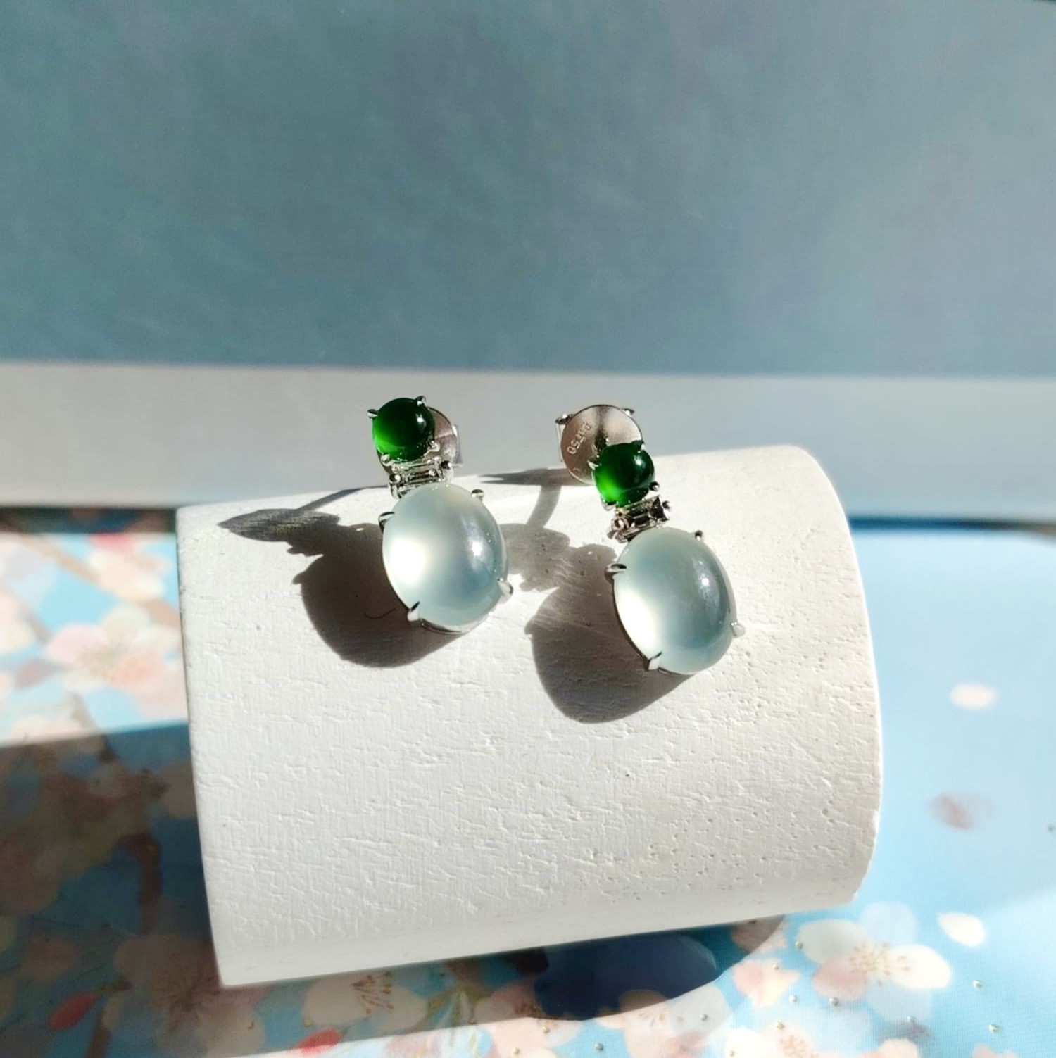 18K White Gold Icy Colorless Cabochon Jade Earrings (PJA01340)