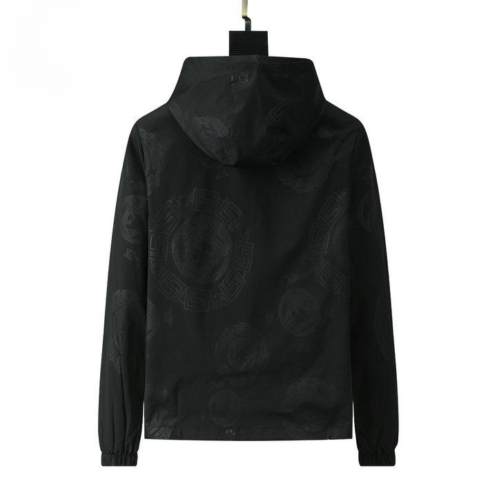 【VERSACE 公式旗艦店】ヴェルサーチ ジャケット着好評に付き再入荷！