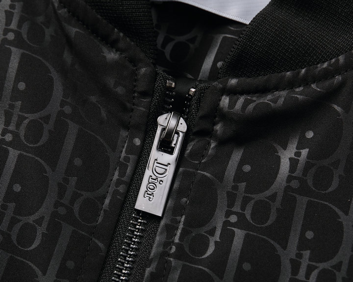 【DIOR 公式旗艦店】ディオール  ジャケット着好評に付き再入荷！