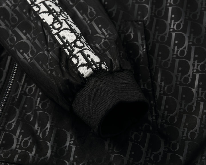 【DIOR 公式旗艦店】ディオール  ジャケット着好評に付き再入荷！