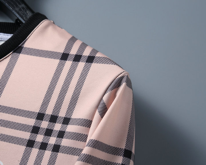 【BURBERRY 公式旗艦店】バーバリー  丸首の衛衣 スウェット ご好評に付き再入荷！