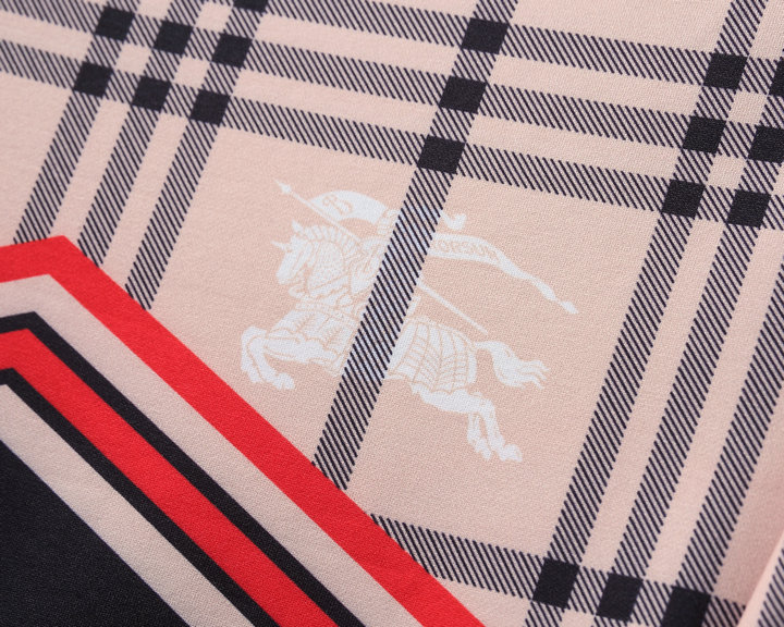 【BURBERRY 公式旗艦店】バーバリー  丸首の衛衣 スウェット ご好評に付き再入荷！