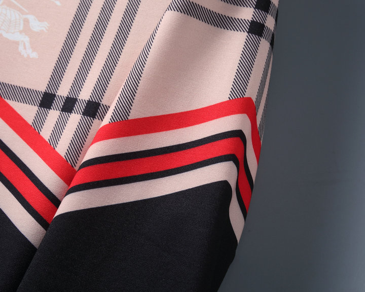 【BURBERRY 公式旗艦店】バーバリー  丸首の衛衣 スウェット ご好評に付き再入荷！