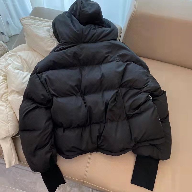 【CHANEL】新作数量限定予行販売モンクレールダウンジャケット