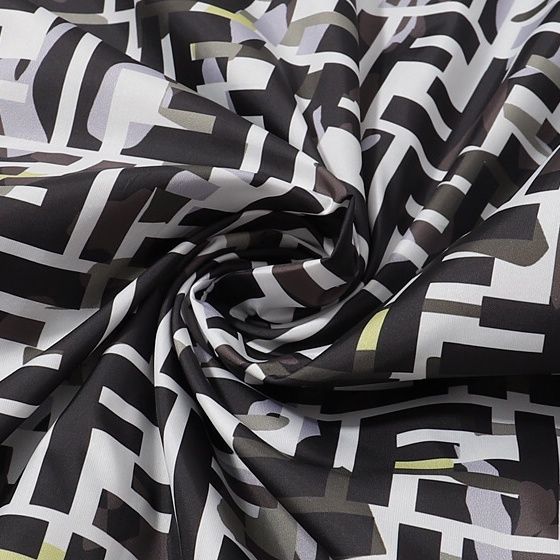 【FENDI 公式旗艦店】フェンディ ジャケットを両面に着る好評に付き再入荷！