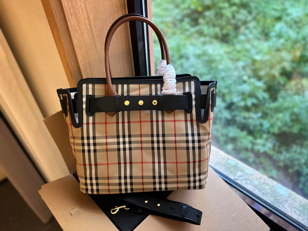 【BURBERRY 公式旗艦店】バーバリー    リュックサック 当日出荷 好評に付き再入荷！33*29CM