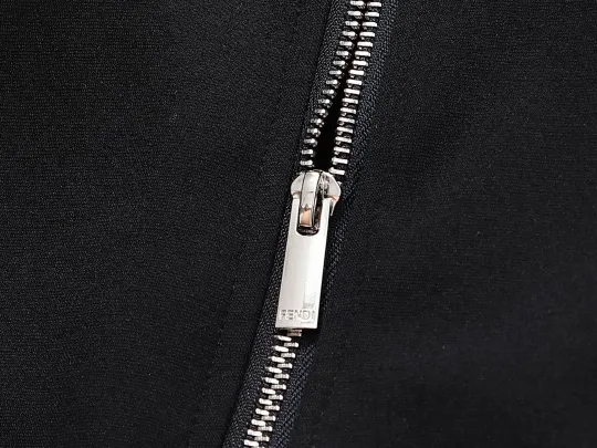 【FENDI】（フェンディ）スーツ【即日出荷】男女兼用、ご好評に付き再入荷！