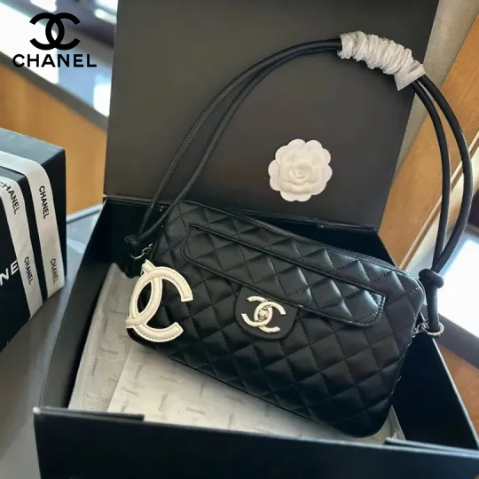 CHANEL 中古バッグ シャネル お宝級 康鵬カメラバッグ 27CM  240920