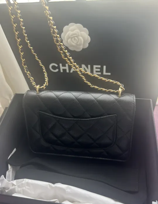 【2way/ポケット付き♪】CHANEL シャネル チェーンウォレット ミニバック 12.5 × 19 × 3.5CM  240920