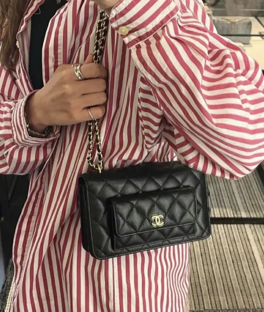 【2way/ポケット付き♪】CHANEL シャネル チェーンウォレット ミニバック 12.5 × 19 × 3.5CM  240920