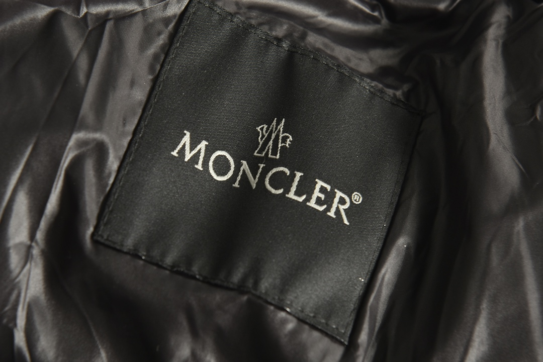 【MONCLER 公式旗艦店】モンクレール  ダウンジャケット好評に付き再入荷！