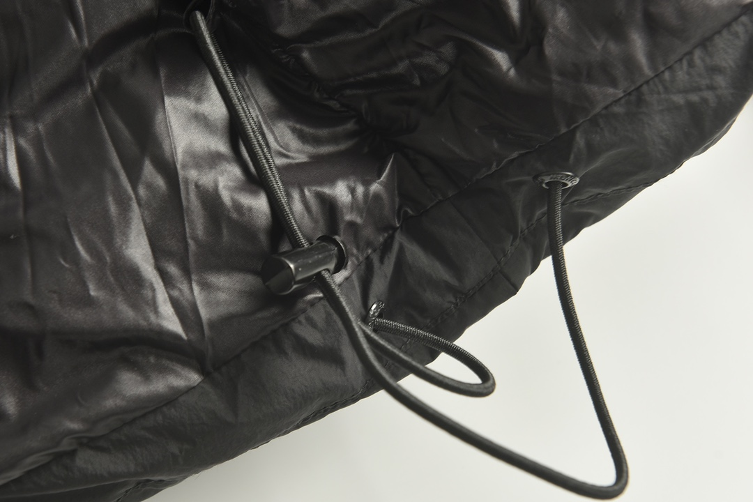 【MONCLER 公式旗艦店】モンクレール  ダウンジャケット好評に付き再入荷！