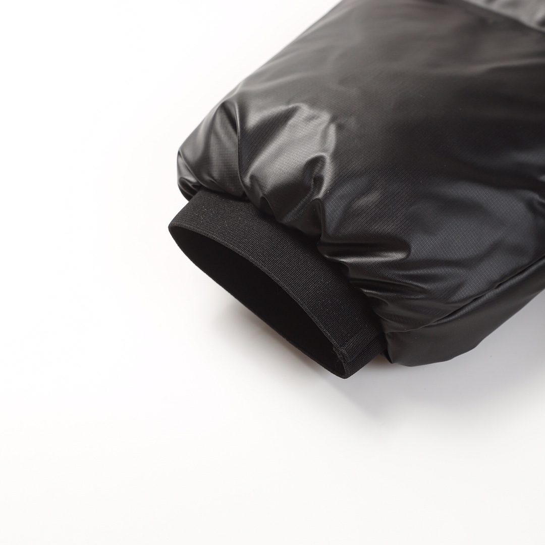 【MONCLER 公式旗艦店】モンクレール ダウンベスト 好評に付き再入荷！ 271017