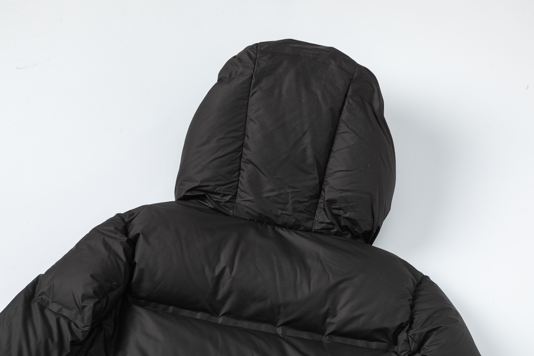 【PRADA  公式旗艦店】プラダ  ダウンジャケット 好評に付き再入荷！ 271017