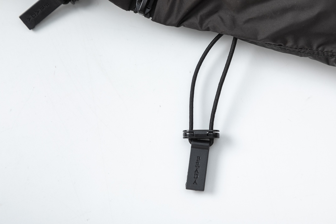 【PRADA  公式旗艦店】プラダ  ダウンジャケット 好評に付き再入荷！ 271017