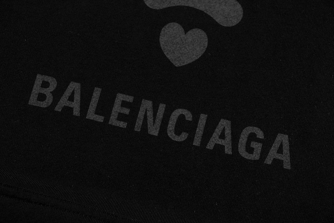 【BALENCIAGA 公式旗艦店】バレンシアガ パーカースウェット ご好評に付き再入荷！241127