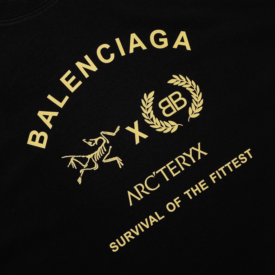 【BALENCIAGA 公式旗艦店】バレンシアガ 丸首の衛衣 スウェット ご好評に付き再入荷！241127