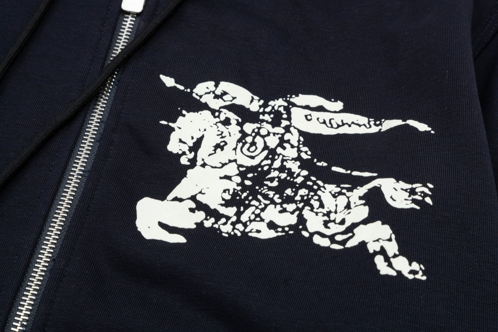 【BURBERRY 公式旗艦店】バーバリー パーカースウェットご好評に付き再入荷！240920