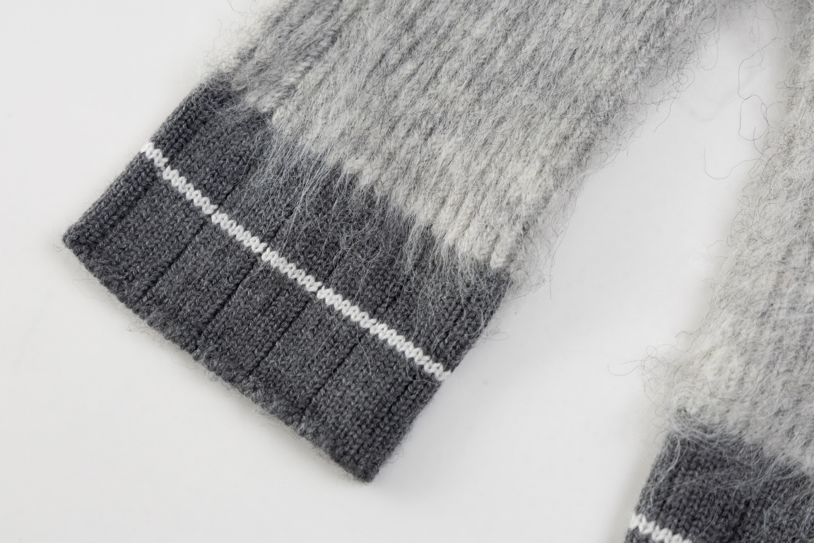 【GIVENCHY   公式旗艦店】ジバンシー  セーター好評に付き再入荷！ 241128