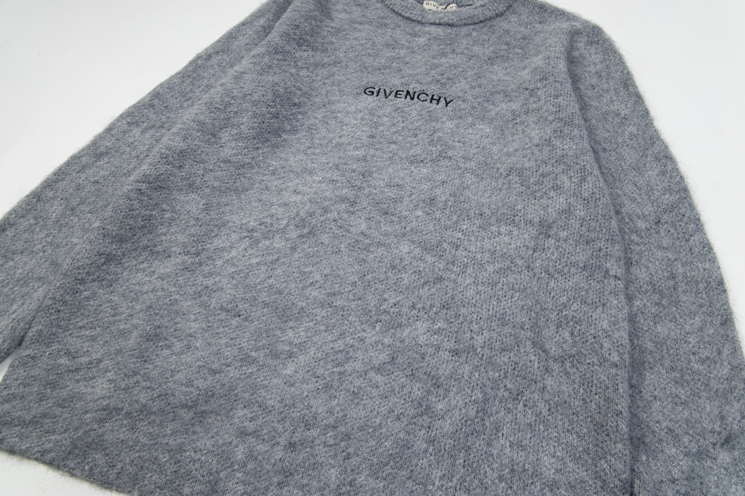 【GIVENCHY   公式旗艦店】ジバンシー  セーター好評に付き再入荷！ 241128