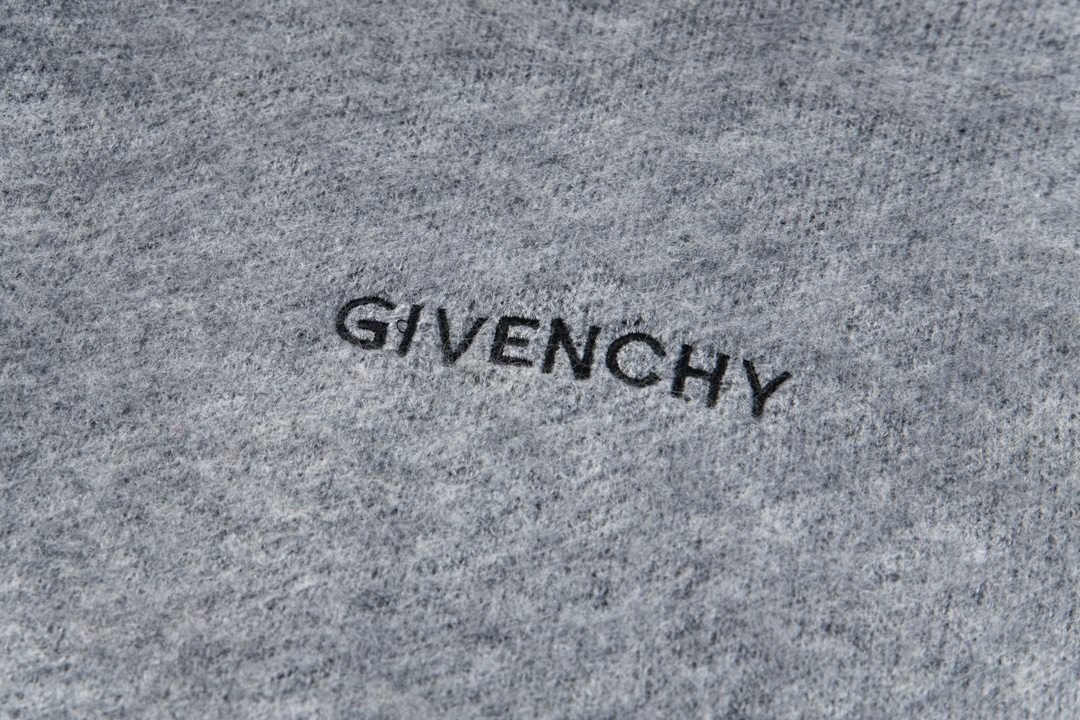 【GIVENCHY   公式旗艦店】ジバンシー  セーター好評に付き再入荷！ 241128
