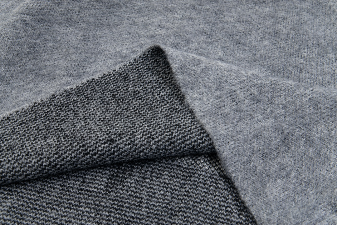 【GIVENCHY   公式旗艦店】ジバンシー  セーター好評に付き再入荷！ 241128