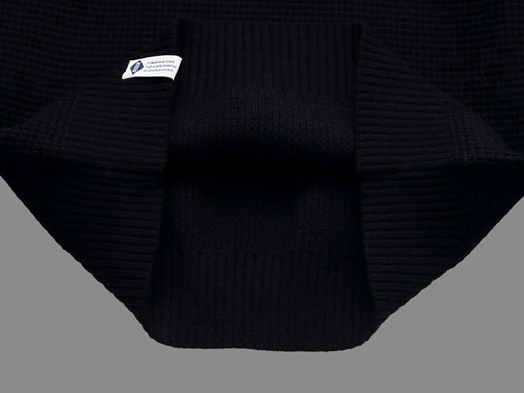 【GIVENCHY  公式旗艦店】 ジバンシー   セーター好評に付き再入荷！241128