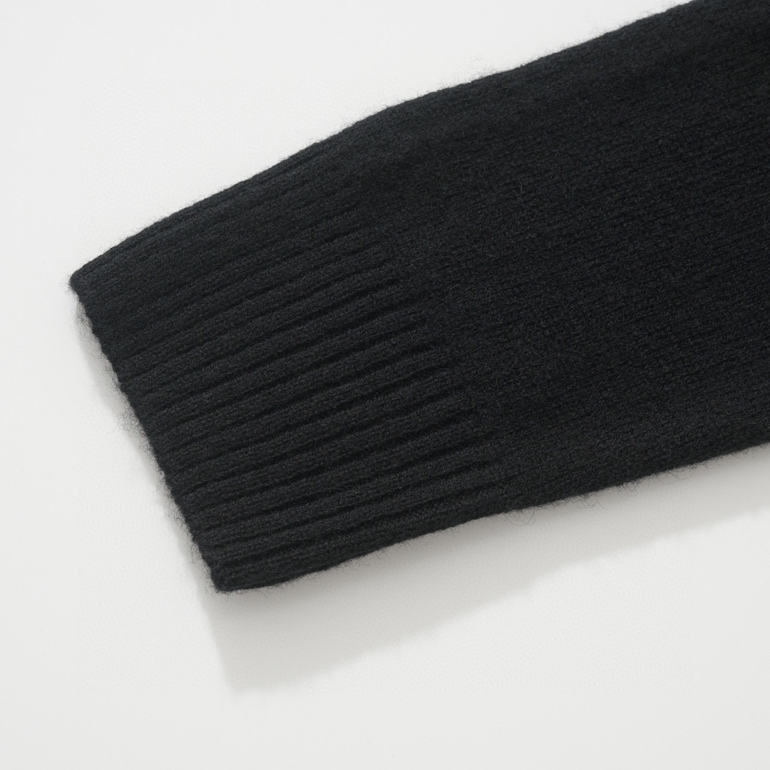 【Miumiu   公式旗艦店】ミュウミュウ   セーター好評に付き再入荷！ 241128