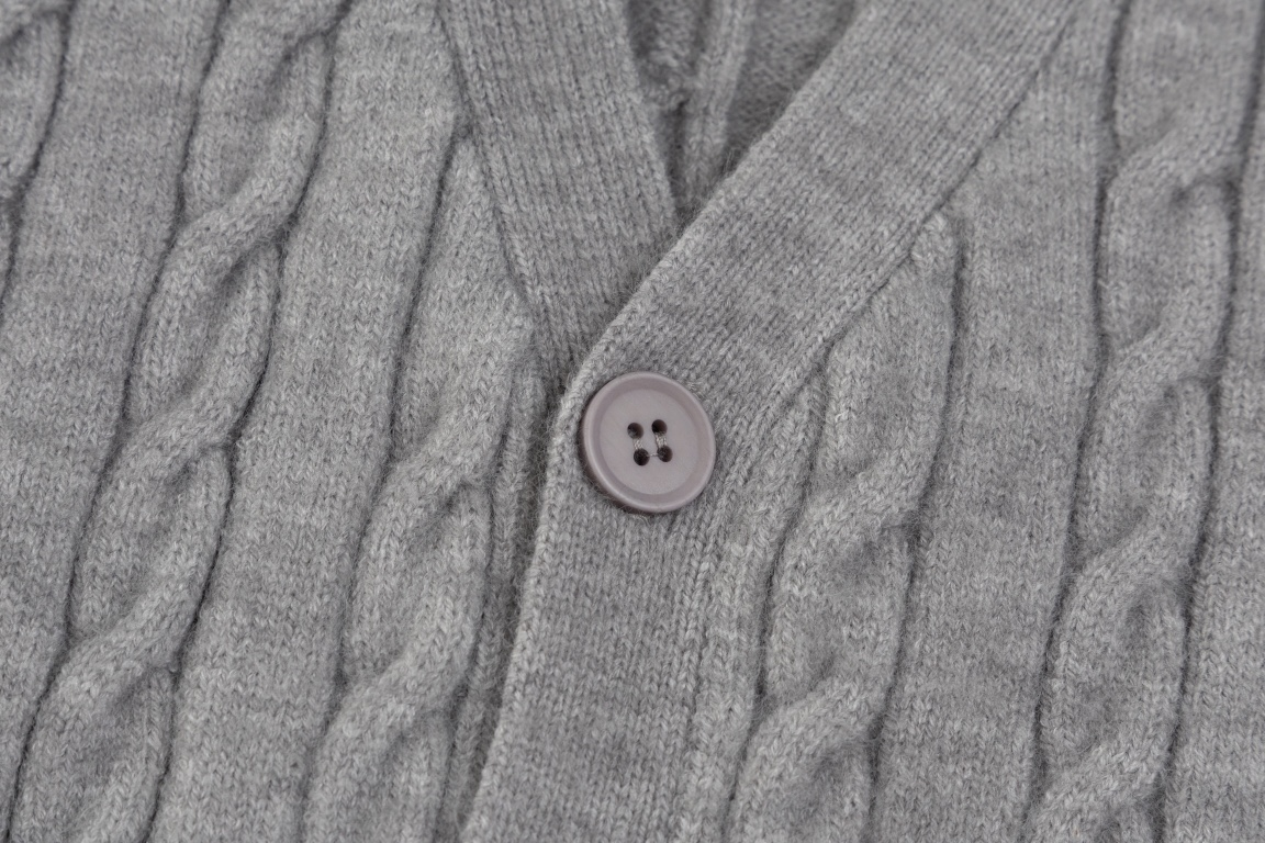 【CELINE  公式旗艦店】セリーヌ  セーター好評に付き再入荷！ 241030