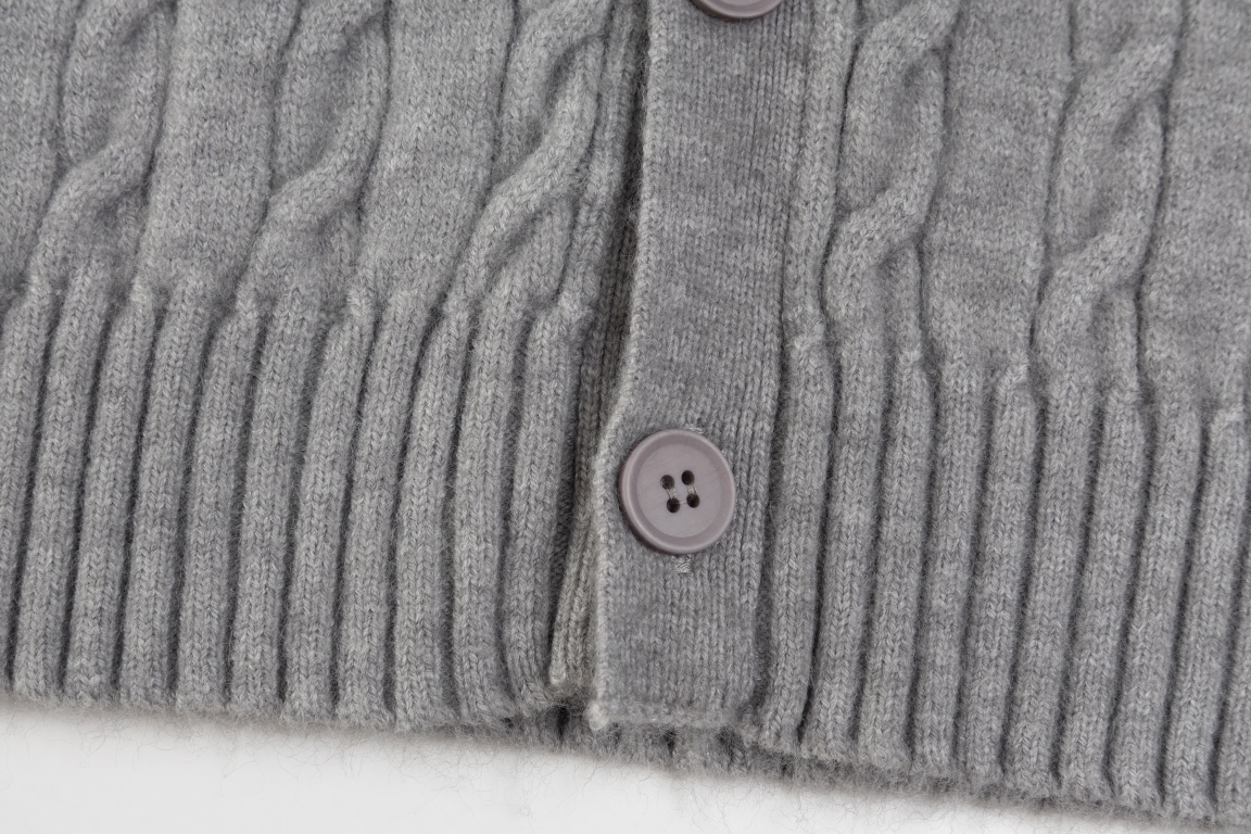 【CELINE  公式旗艦店】セリーヌ  セーター好評に付き再入荷！ 241030