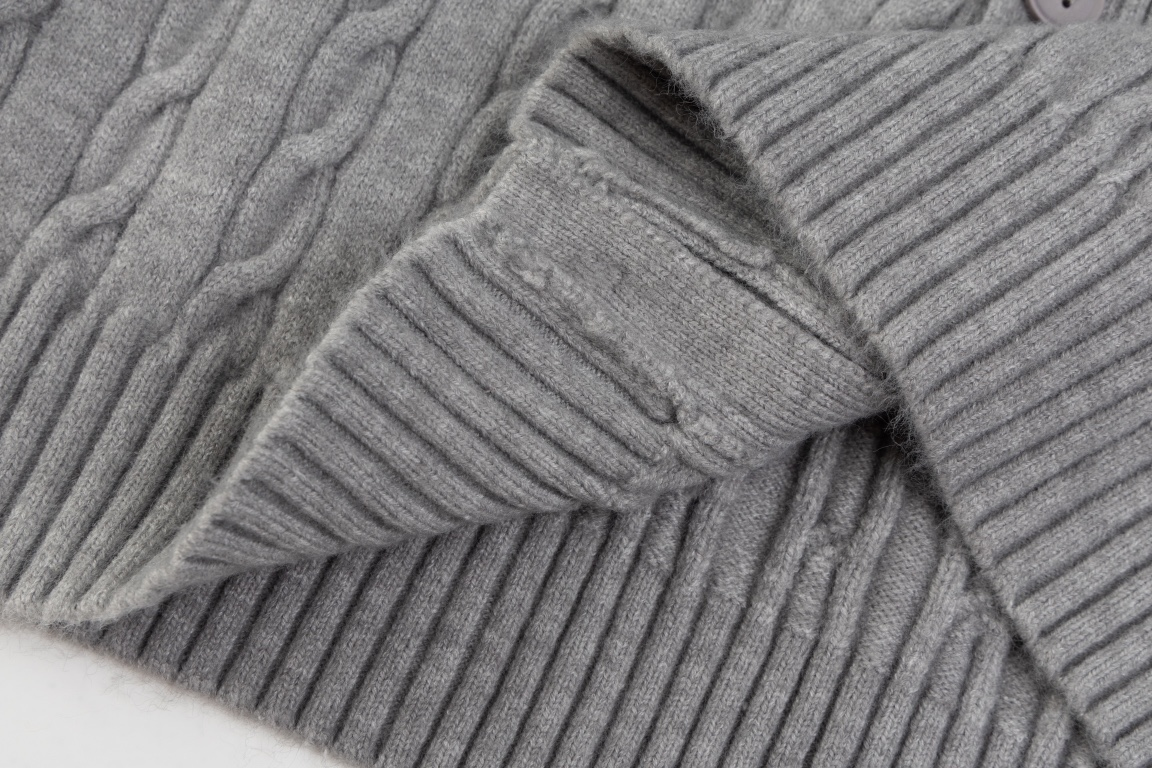 【CELINE  公式旗艦店】セリーヌ  セーター好評に付き再入荷！ 241030