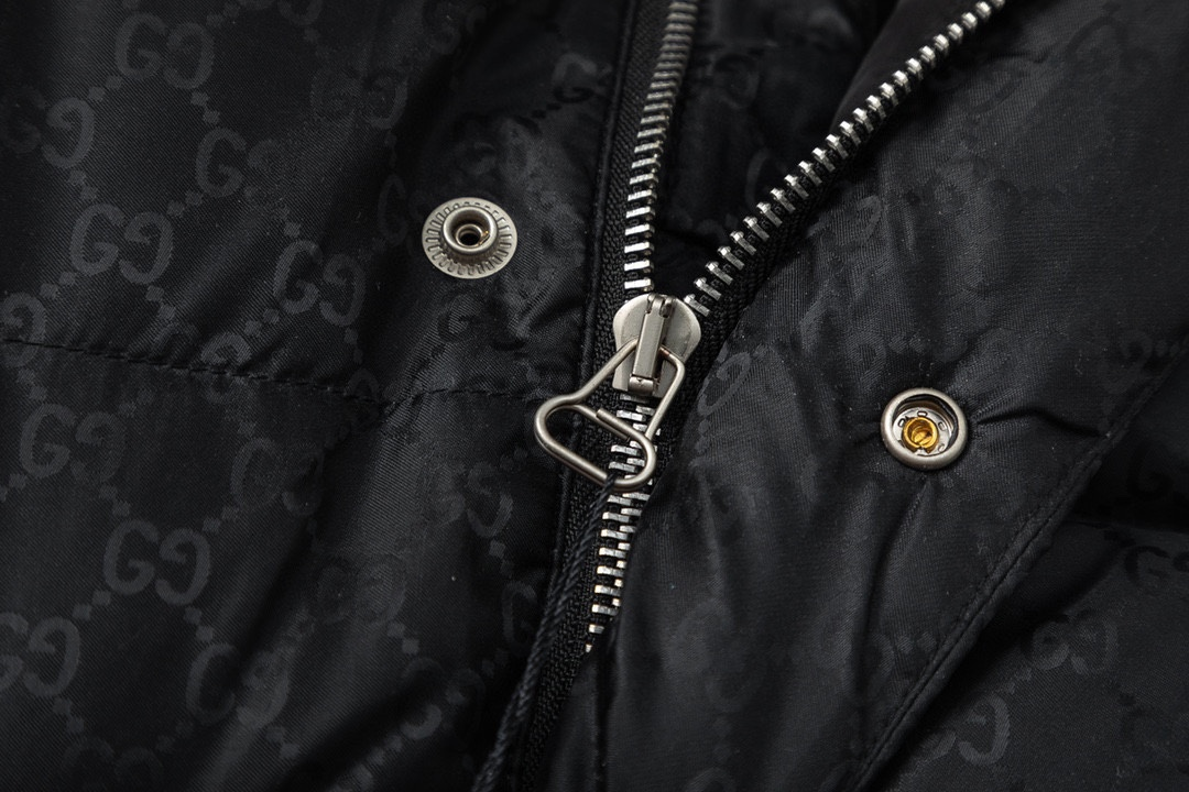 【GUCCI  公式旗艦店】グッチ   ダウンジャケット ご好評に付き再入荷！241205
