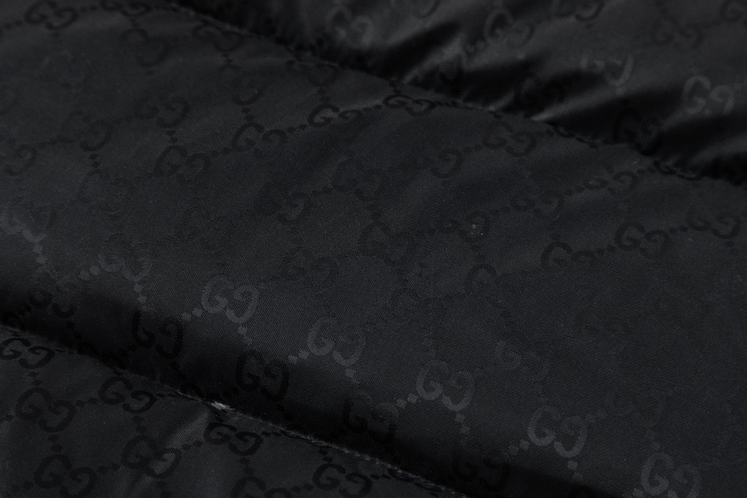 【GUCCI  公式旗艦店】グッチ   ダウンジャケット ご好評に付き再入荷！241205