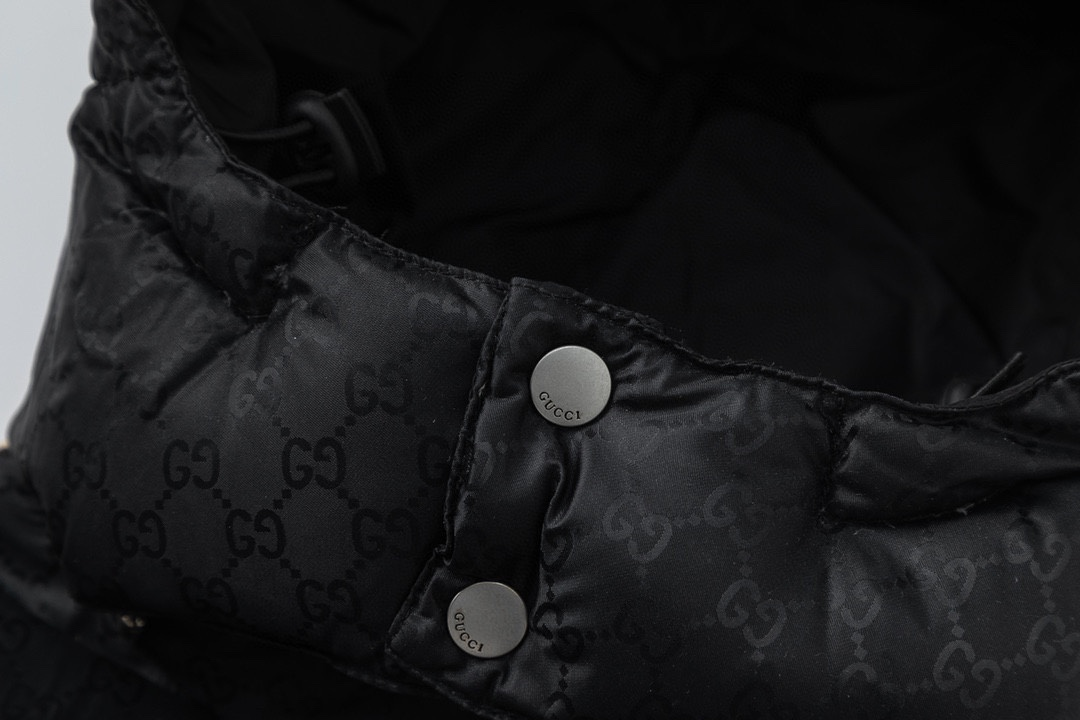 【GUCCI  公式旗艦店】グッチ   ダウンジャケット ご好評に付き再入荷！241205