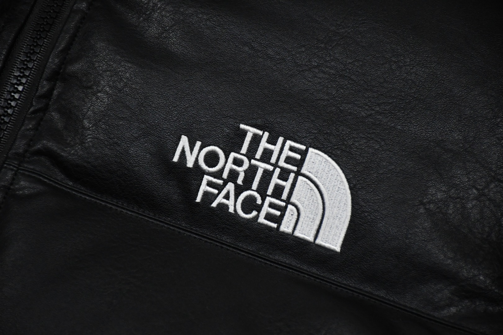 【The North Face & Supreme公式旗艦店】 ダウンジャケット ご好評に付き再入荷！  241205
