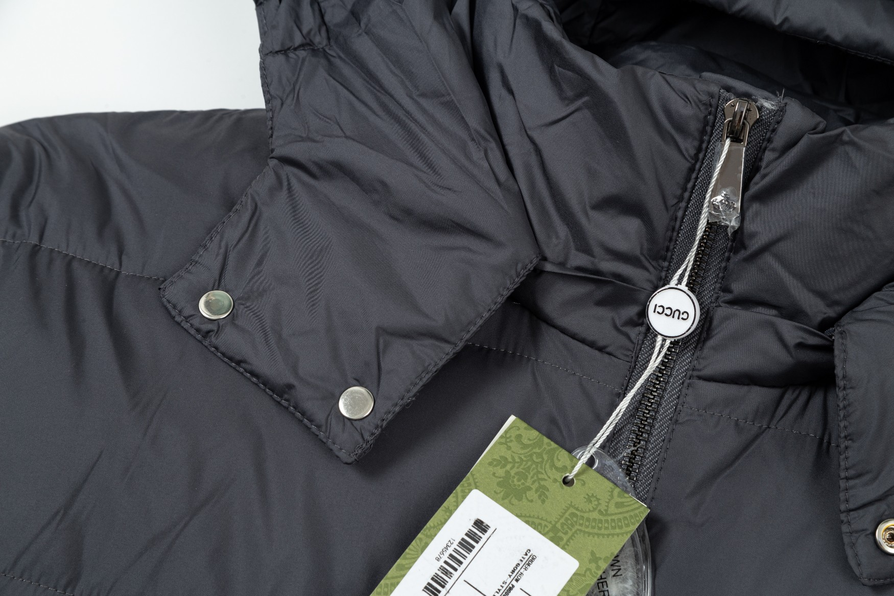 【GUCCI  公式旗艦店】グッチ   ダウンジャケット ご好評に付き再入荷！241205