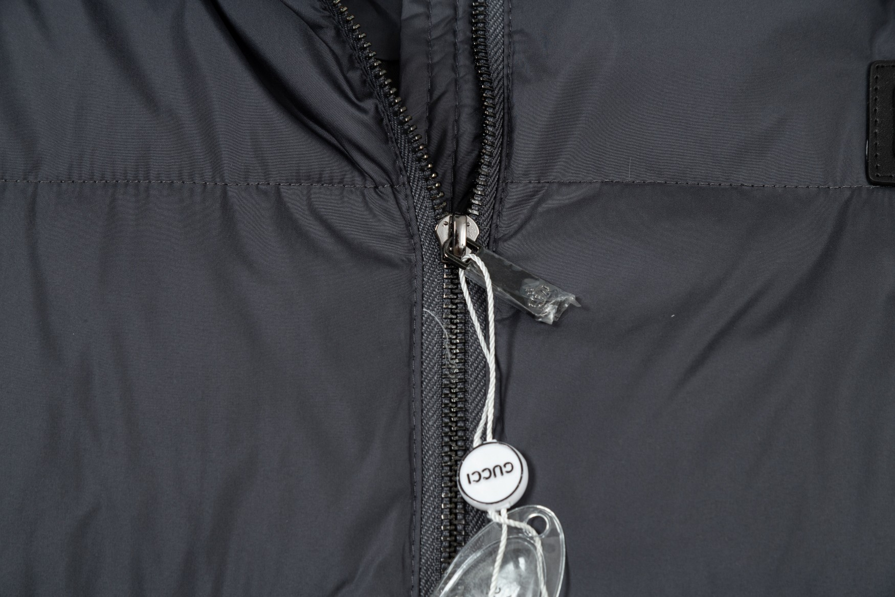 【GUCCI  公式旗艦店】グッチ   ダウンジャケット ご好評に付き再入荷！241205