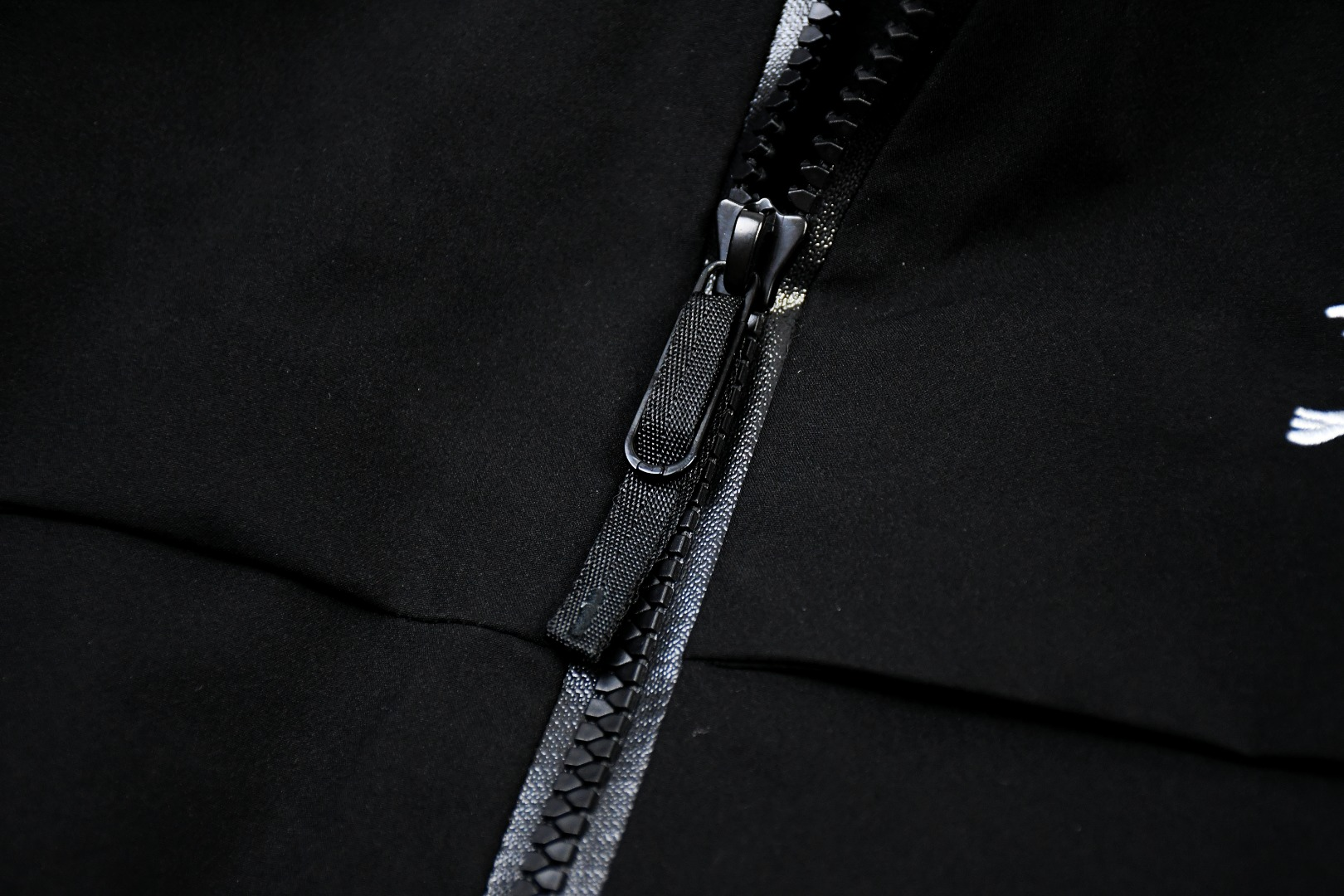 【ARCTERYX   公式旗艦店】 アークテリクス  ダウンジャケット ご好評に付き再入荷！  241205