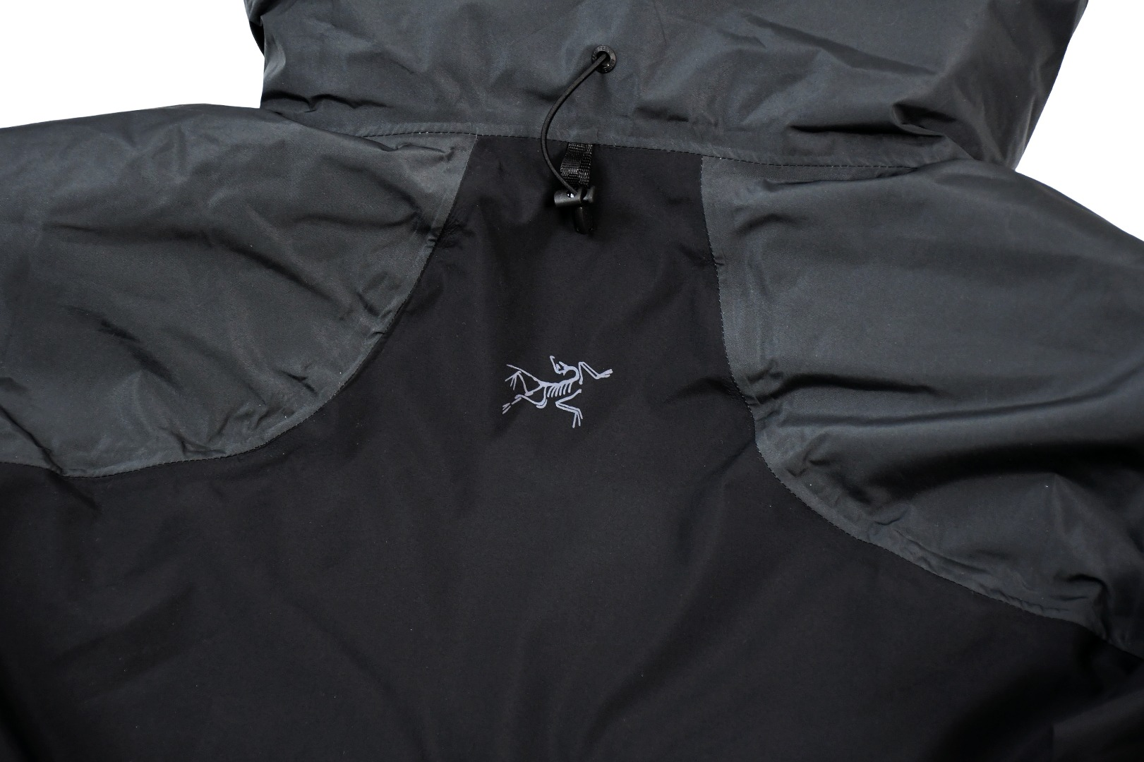 【ARCTERYX   公式旗艦店】 アークテリクス  ダウンジャケット ご好評に付き再入荷！  241205