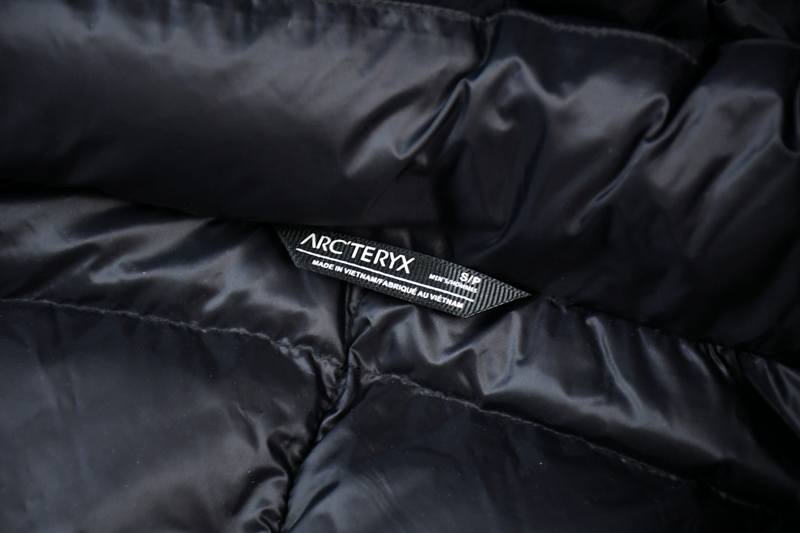 【ARCTERYX   公式旗艦店】 アークテリクス  ダウンジャケット ご好評に付き再入荷！  241205
