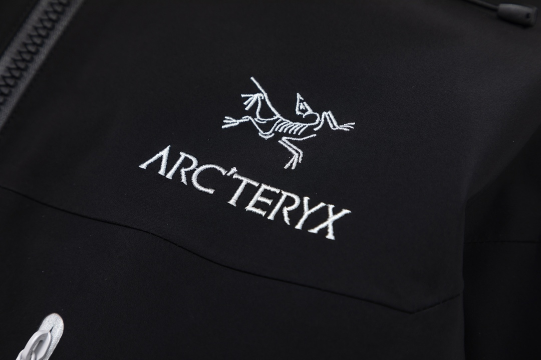 【ARCTERYX   公式旗艦店】 アークテリクス  ダウンジャケット ご好評に付き再入荷！  241205