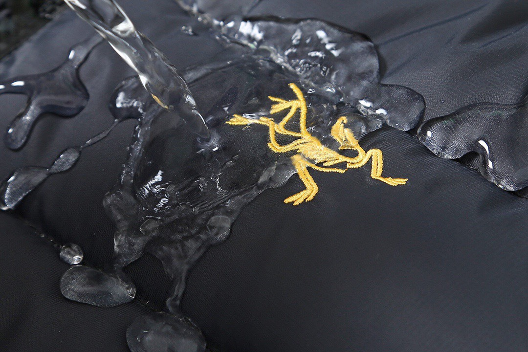 【ARCTERYX   公式旗艦店】 アークテリクス  ダウンジャケット ご好評に付き再入荷！  241205